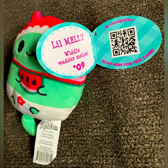 Cats vs Pickles - Kittens vs Gherkins - 2 kittens and 1 blanket - Picture 4 of 4